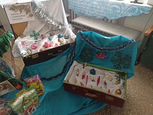 Выставка "История в новогодних игрушках"