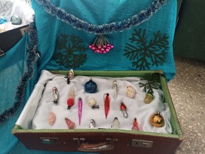 Выставка "История в новогодних игрушках"