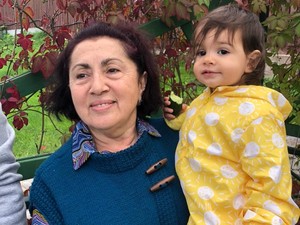 Даниелян Лариса Михайловна  с внучкой